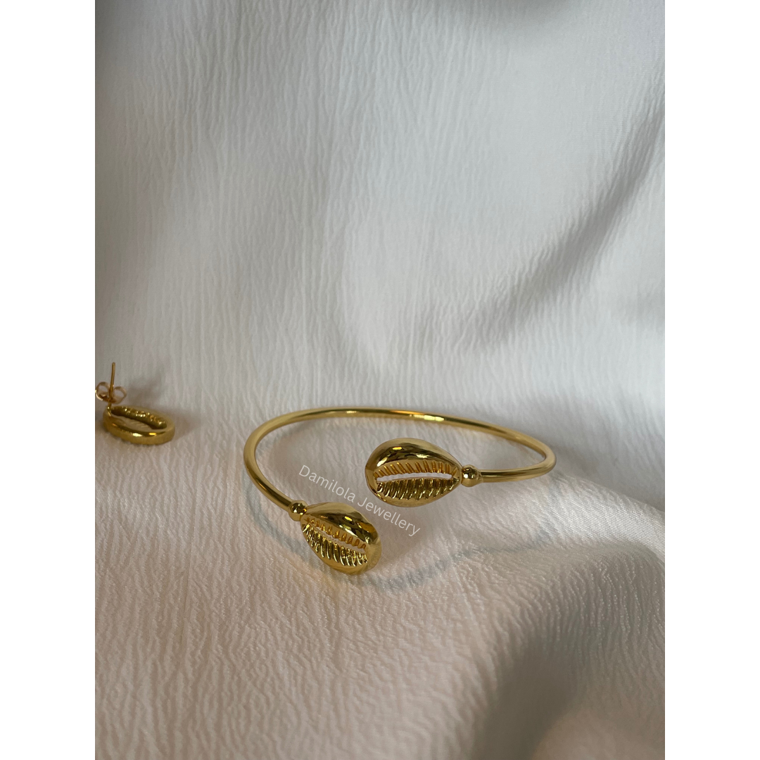 Cowrie Shell Bangle - Gold